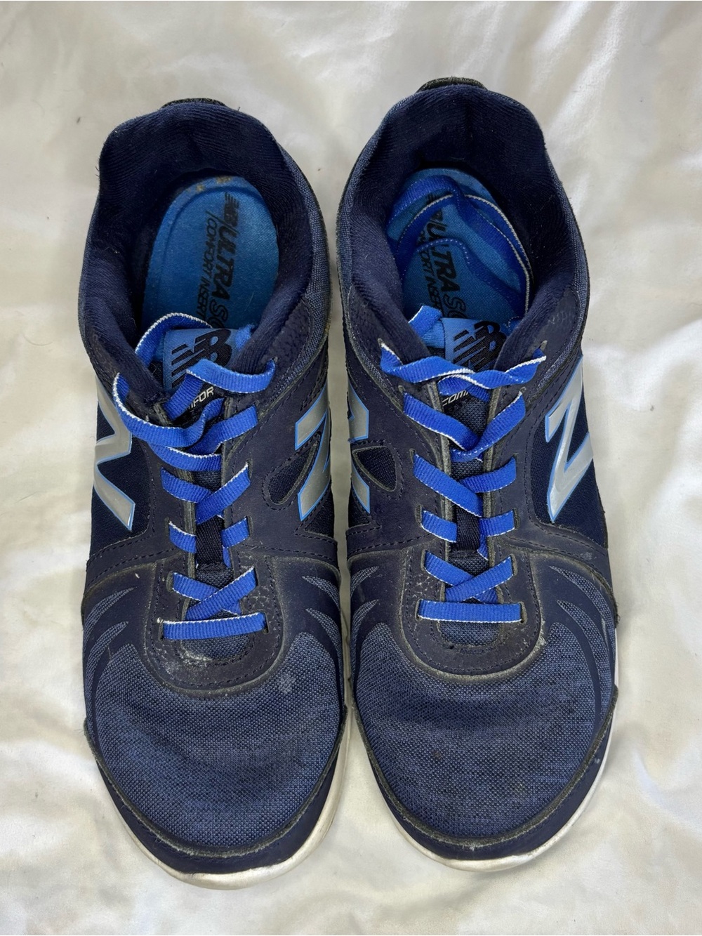 New Balance Men's Navy and Blue Athletic Sneakers Size 9.5